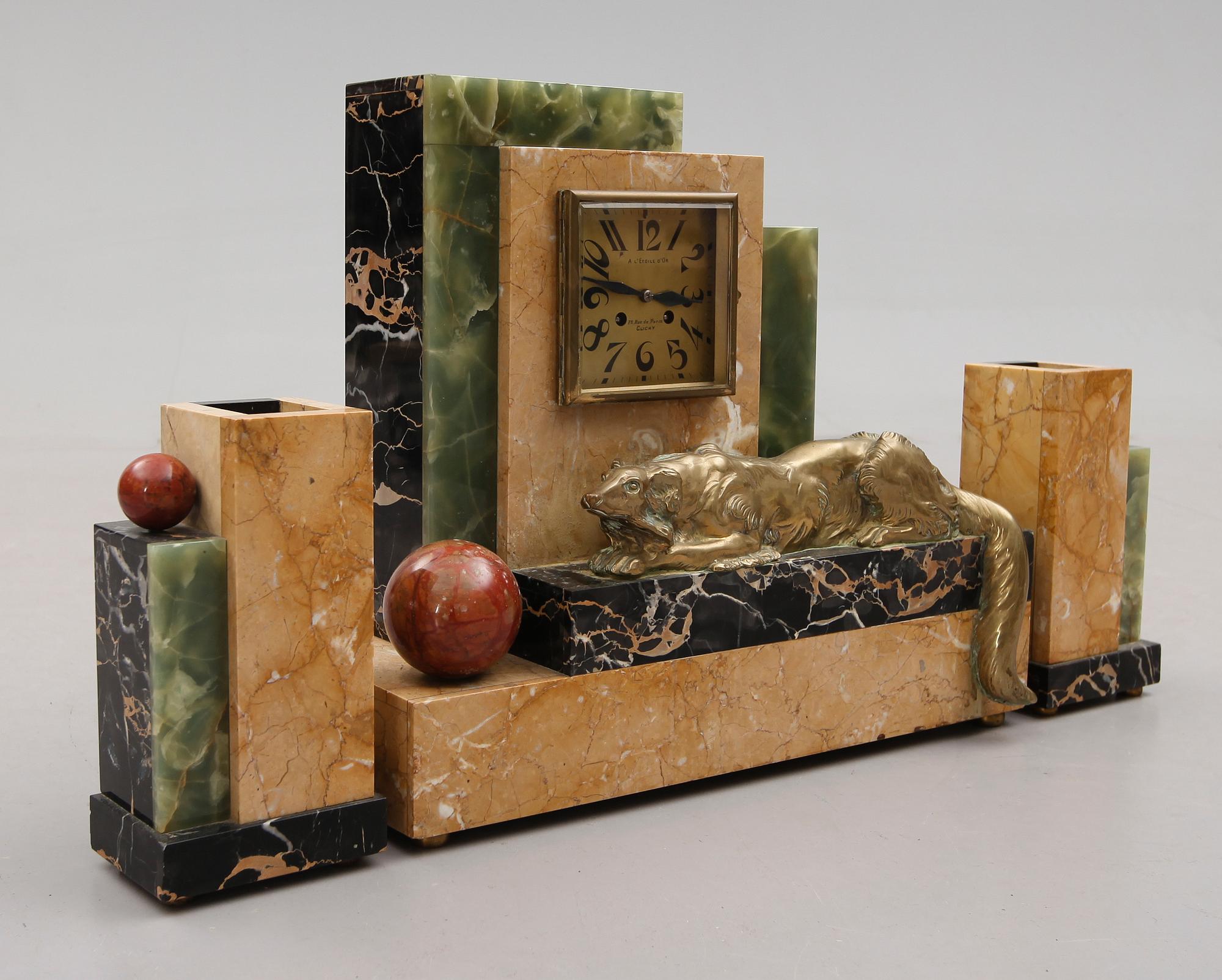 BORDSGARNITYR, 3 delar, marmor och onyx, art déco, 1900-talets första hälft.