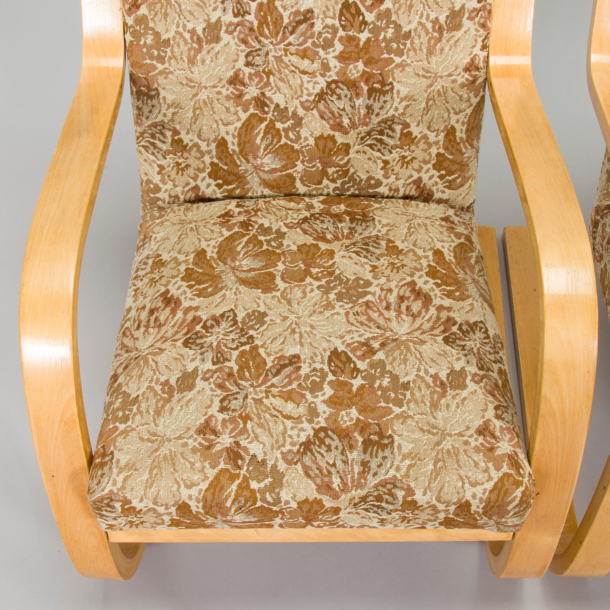 Alvar Aalto, fåtöljer ett par, modell 34 O.Y. Huonekalu- ja Rakennustyötehdas A.B. 1900-talets mitt.