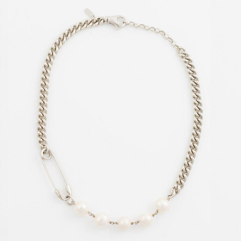 Maria Nilsdotter, collier sterlingsilver med odlade sötvattenspärlor, "Rebel Necklace".