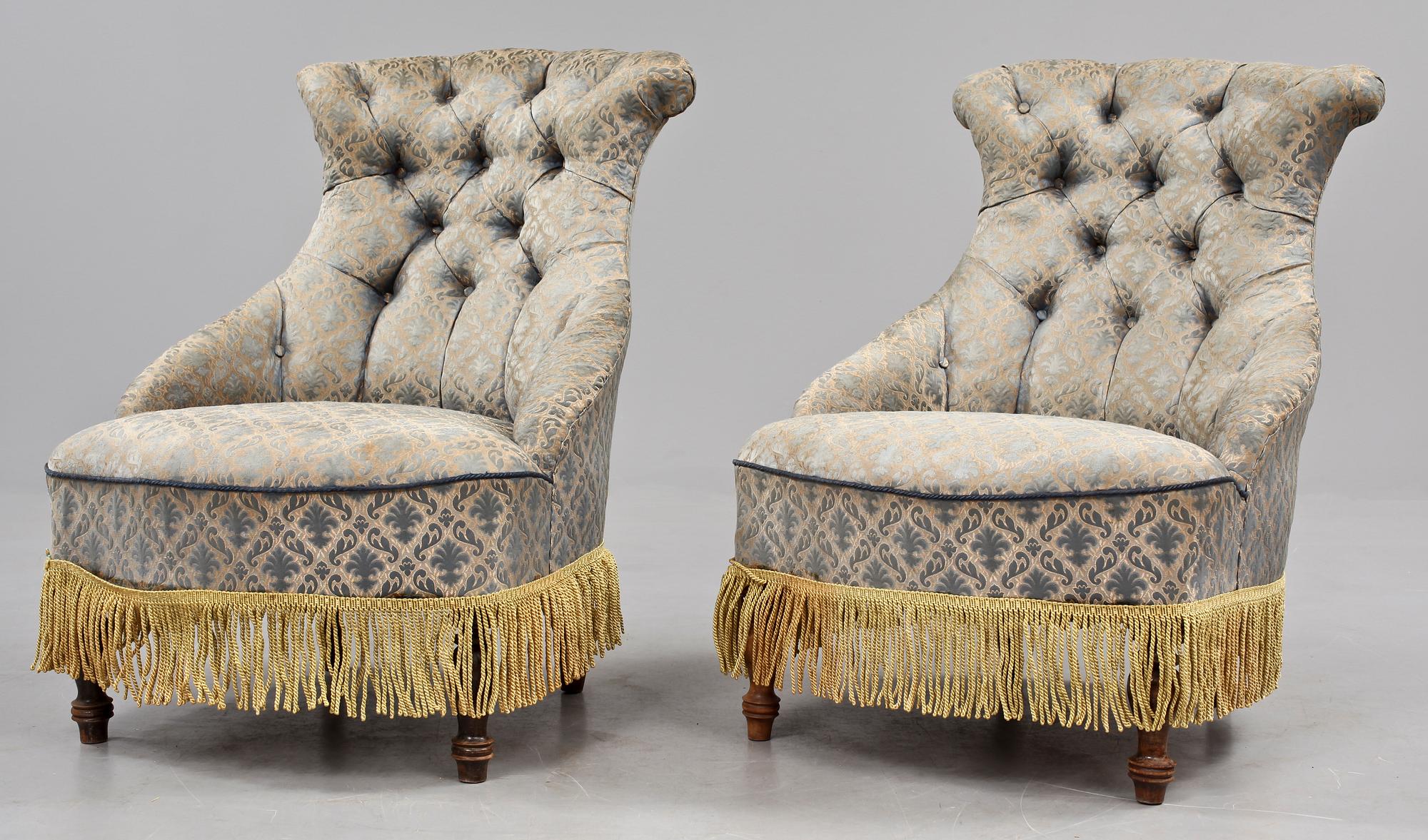 EMMAFÅTÖLJER, ett par, nyrenässans, 1800-talets slut.