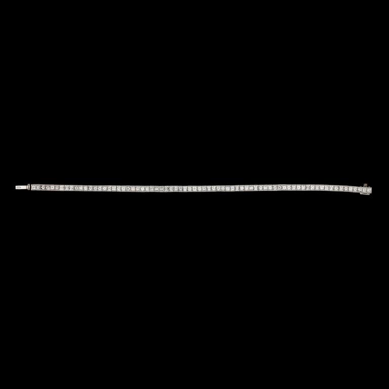 A princess cut diamond bracelet, tot. app. 7.20 cts.