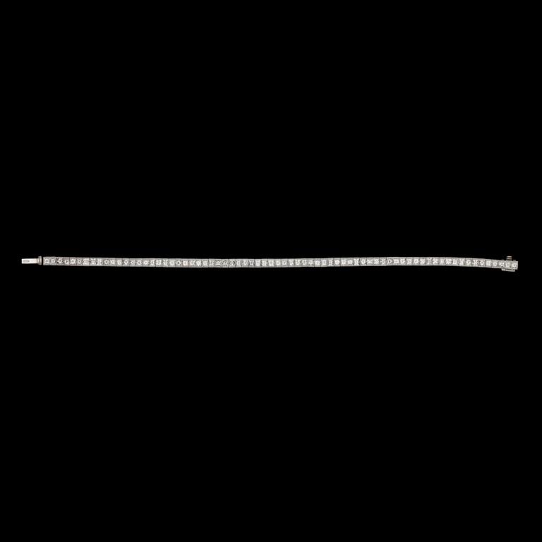 A princess cut diamond bracelet, tot. app. 7.20 cts.