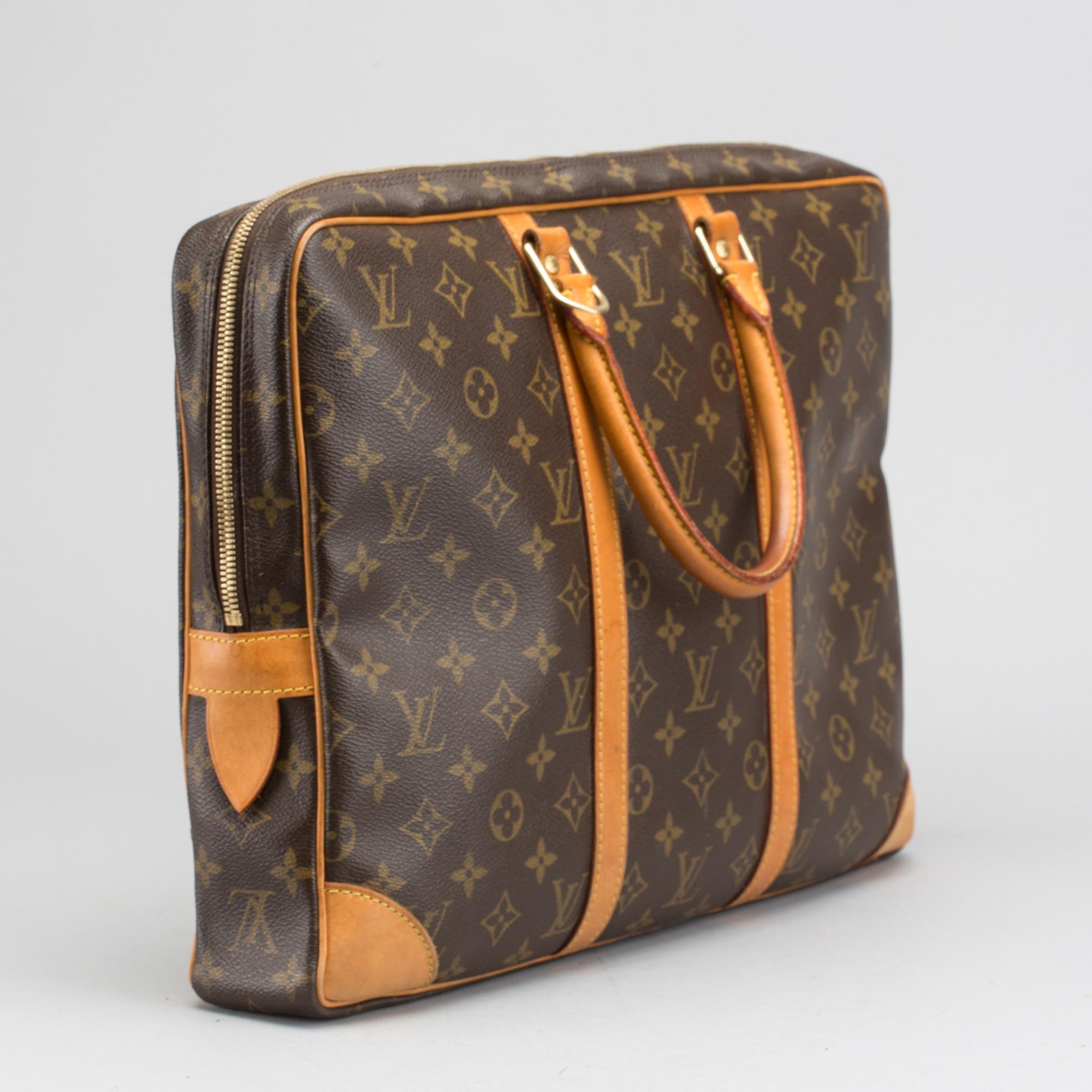 LOUIS VUITTON,.