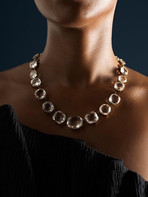 H.Stern collier "Moonlight"  18K guld med fasettslipad bergkristall och runda briljantslipade diamanter.