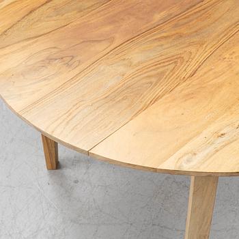 A dining table, House Doctor.