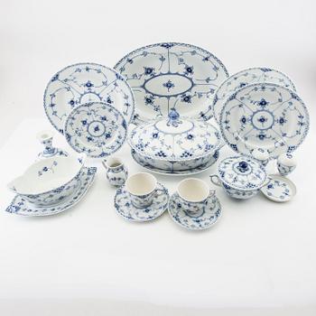 Servis 87 dlr, "Musselmalet - whole and half blonde", Royal Copenhagen Denmark porcelain.