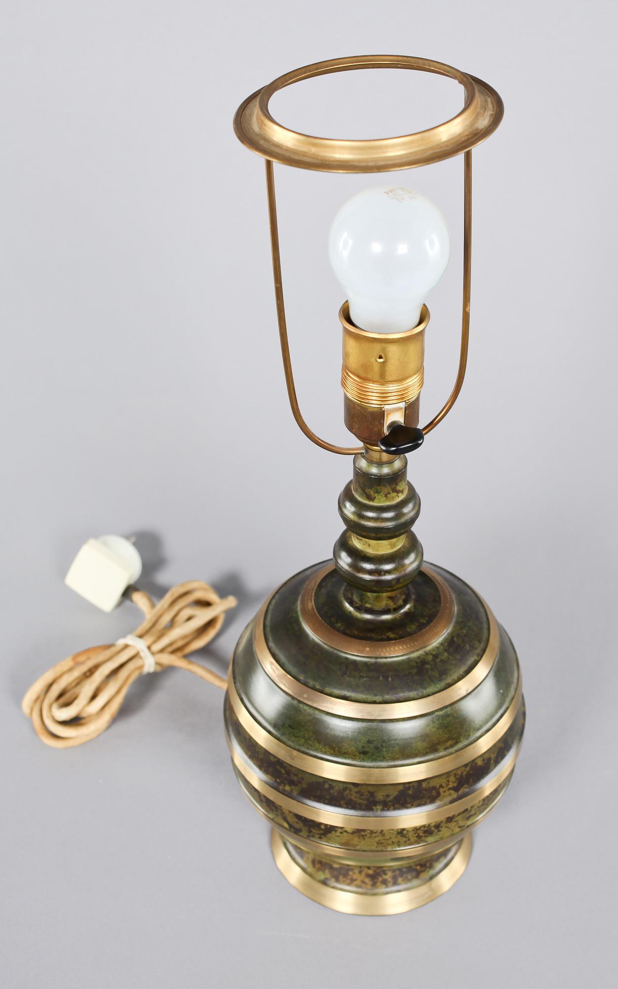 BORDSLAMPA, 1900-talets första hälft.