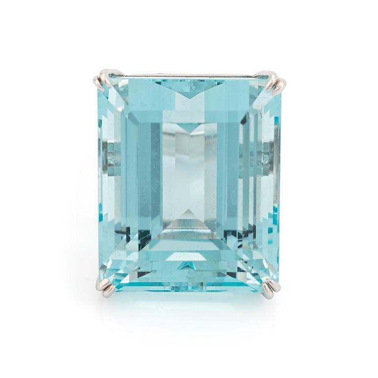 An 18K white gold ring set with a step-cut aquamarine.