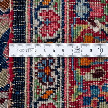 MATTO, an antique/a semi-antique Kerman, ca 384,5-391,5 x 314,5-323 cm.
