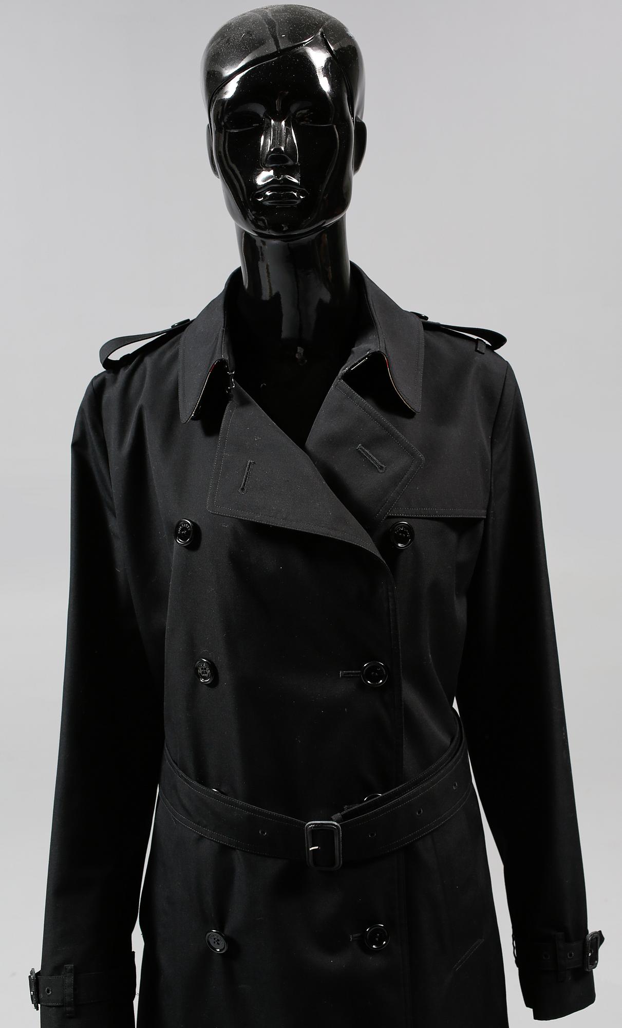BURBERRY, trenchcoat.