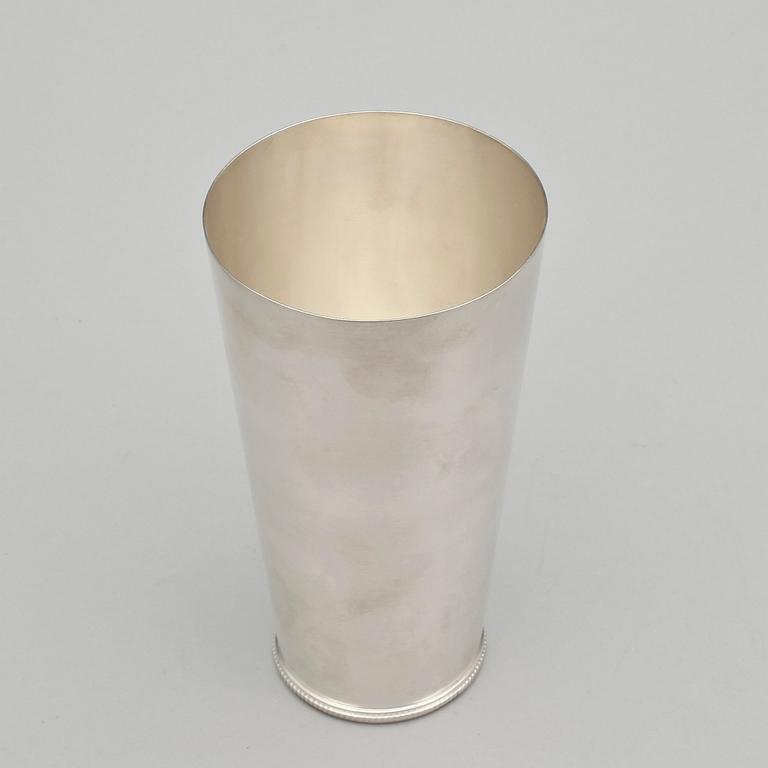 VAS, sterlingsilver, Wiwen Nilsson, Lund, 1959. Vikt ca 346 g.