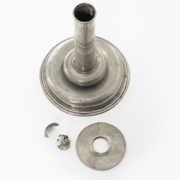 Ljusstakar, ett par, av Christopher Wickman, Stockholm 1696 och 1697, Karolinsk Barock.