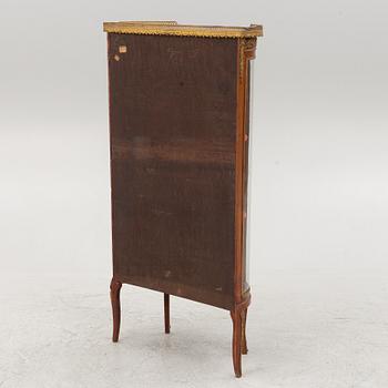 Display cabinet, Louis XV style, from around 1900.