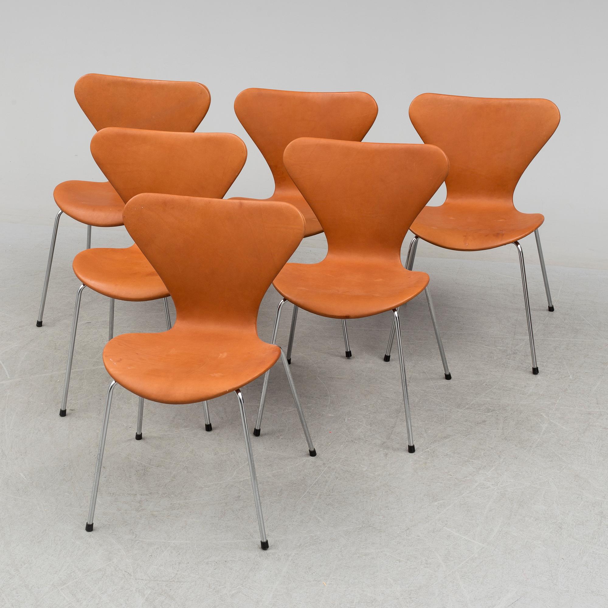 ARNE JACOBSEN, 6 stolar, "Sjuan", Fritz Hansen.