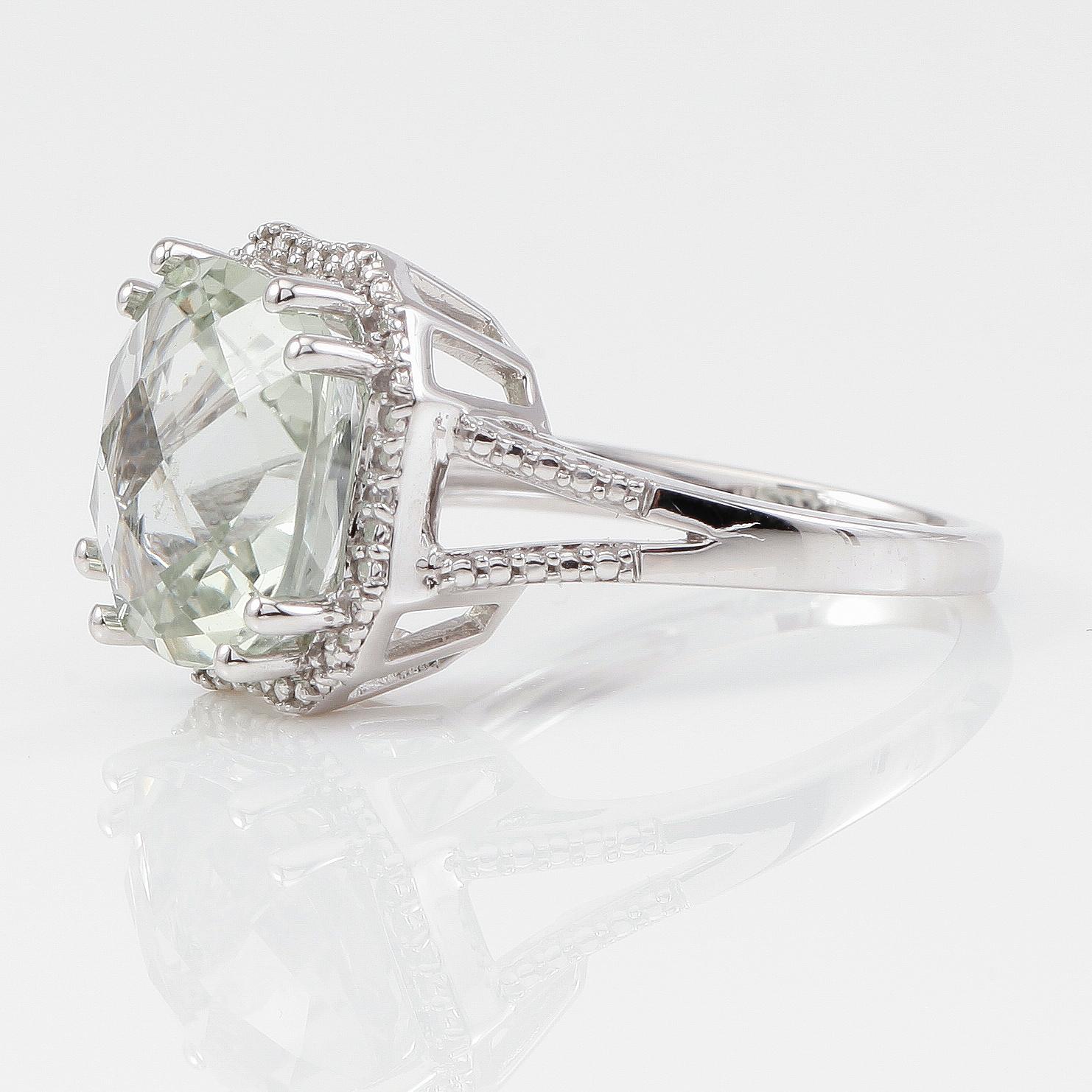 RING, 14K vitguld, mindre diamanter och grön kvarts.