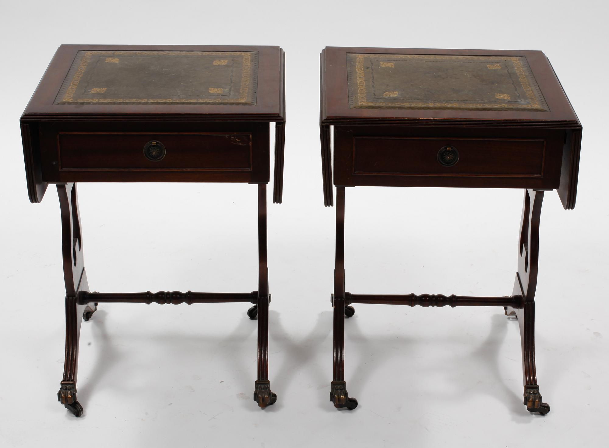 SÄNGBORD/SIDOBORD, ett par, 1900-talets senare hälft.