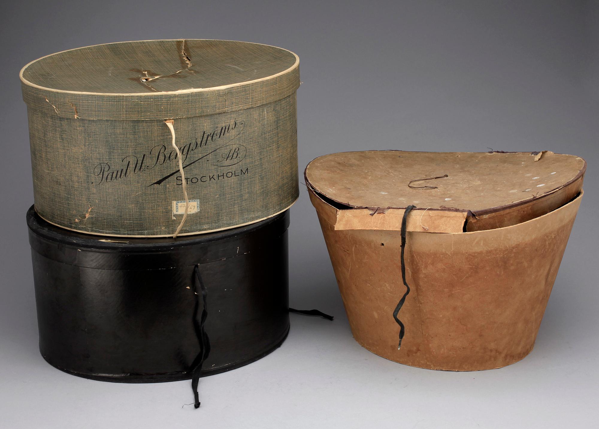 CYLINDERHATTAR, 3 st med askar, 1800/1900-tal.