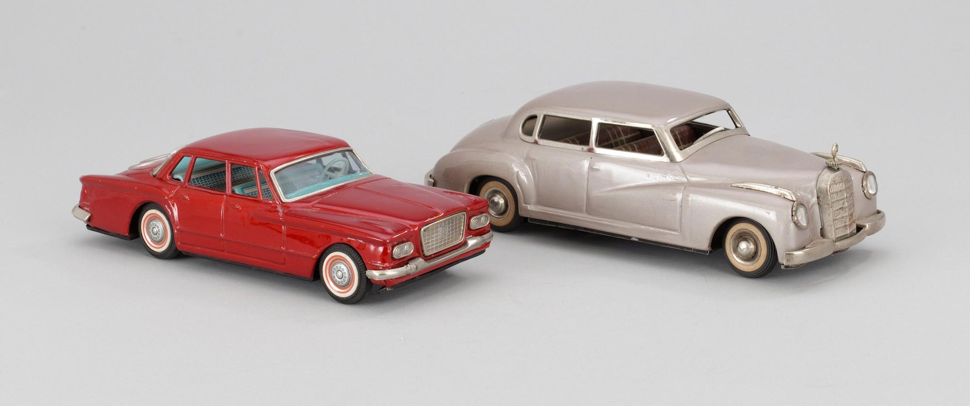 JNF MERCEDES M-300 samt BANDAI CHRYSLER VALIANT,