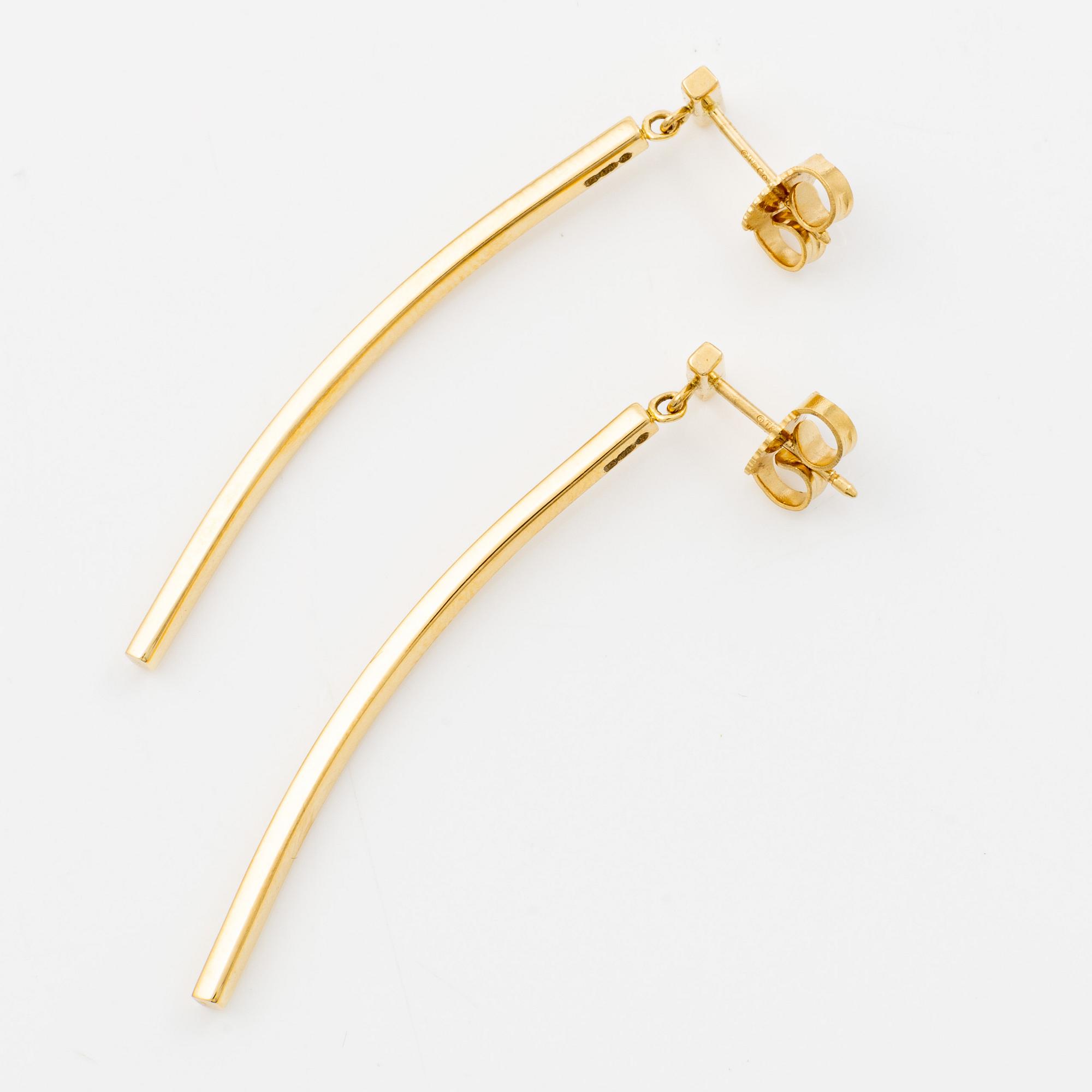Tiffany & Co a pair of earrings 18K gold.