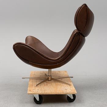 HENRIK PEDERSEN, A leather covered 'Imola' swivel lounge chair from Bo Concept.