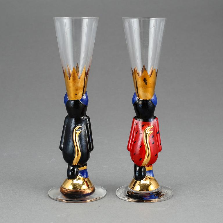 SNAPSGLAS, 2 st. "Nobel", Gunnar Cyrén, Orrefors. Formgivna 1996.