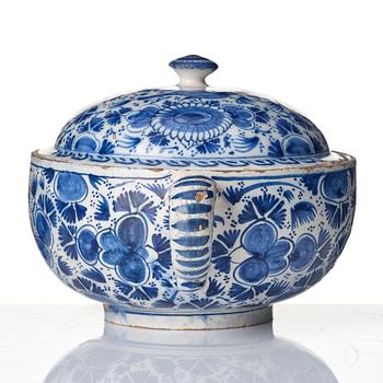 A blue and white faience tureen with cover 'kallskål', 18th century.