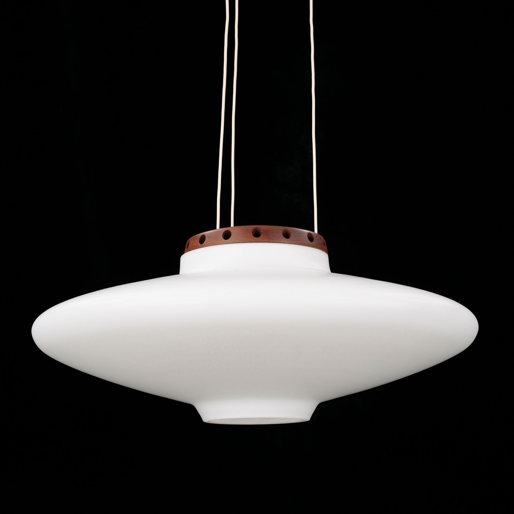 TAKLAMPA, "Ufo", modell 565, Luxus, 1900-talets tredje kvartal.