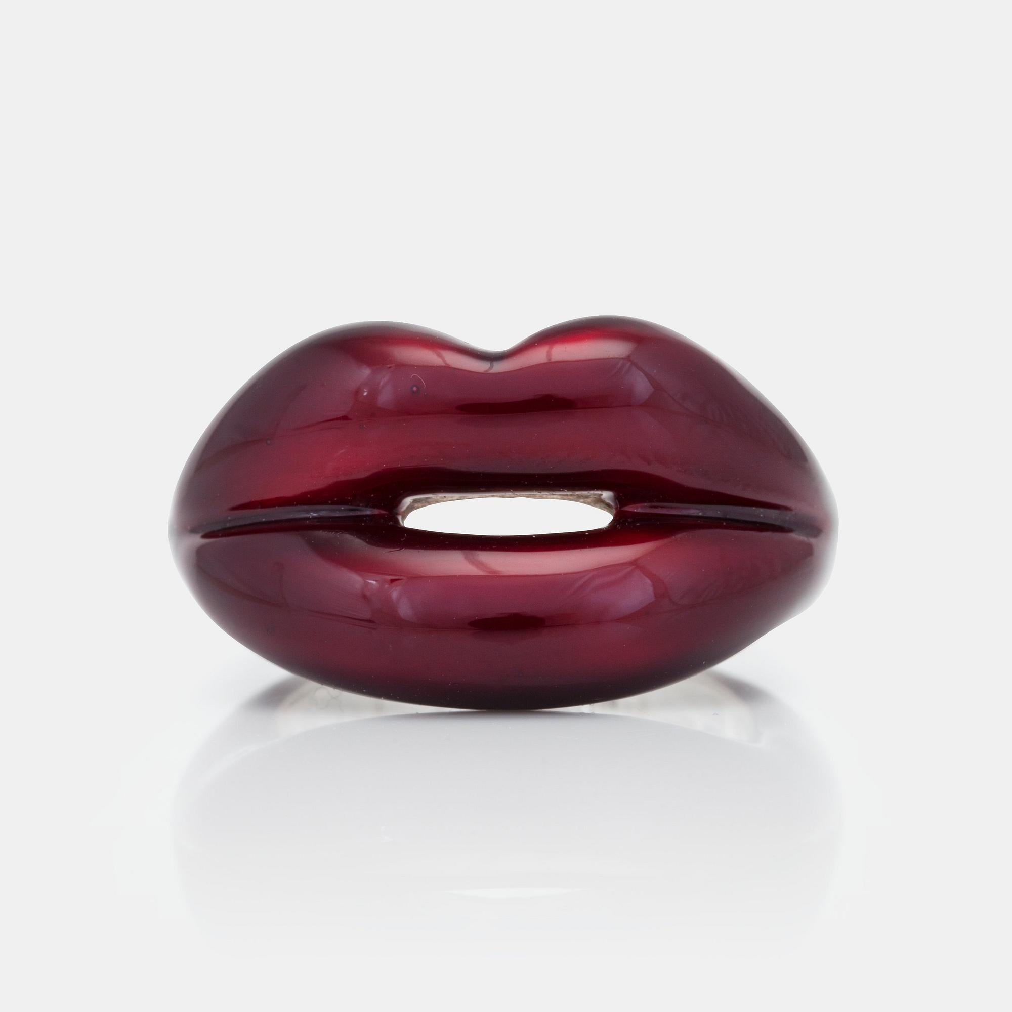 RING, Solange Azagury-Partridge, "Hotlips" i mörkröd (black cherry) lack.
