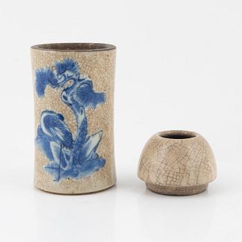 A ge glazed brush washer and a brush pot, Qing dynasty, circa 1900.