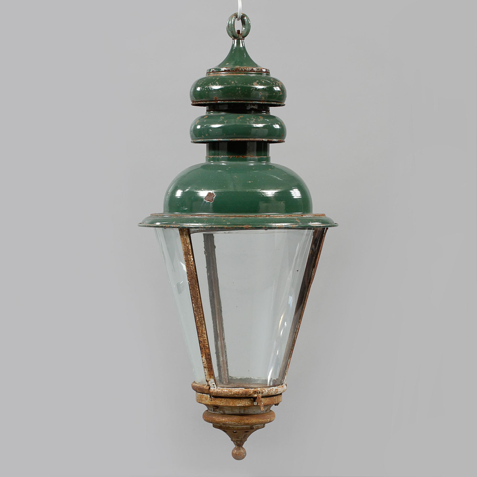 LYKTA, 1900-tal. Höjd ca 105 cm.