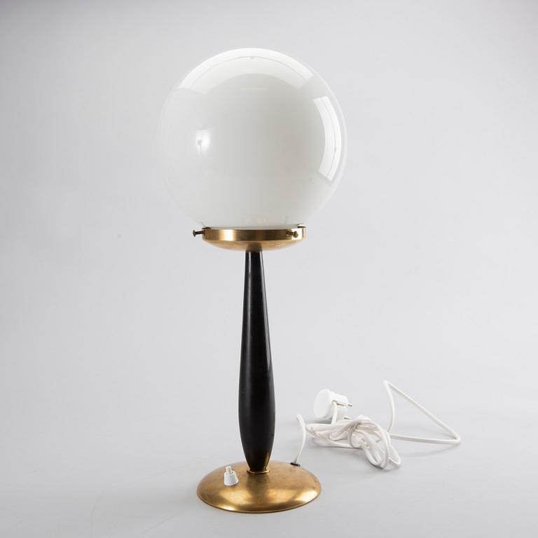 A mid 20th century table lamp.