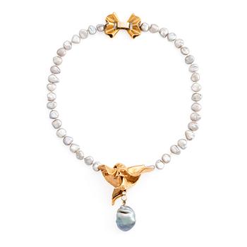 539. Kristian Nilsson, a necklace, 18K gold with round brilliant-cut diamonds and cultured pearls, Stockholm 1982.