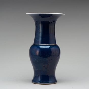 A powder blue vase, Qing dynasty, 18th century.