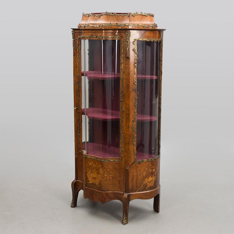 VITRIINIKAAPPI, rokokootyyli, 1800-luvun loppu.