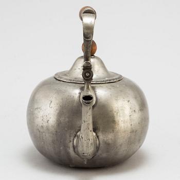 A German pewter teapot, Fein Blok Zinn 1800.