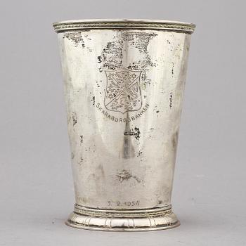 BÄGARE, silver, Eric Råström, Stockholm, 1953. Tot. v. 328 g.