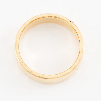 Jan-Christer Lundqvist, ring, 18K gold, hammered decoration, Skövde 2001.