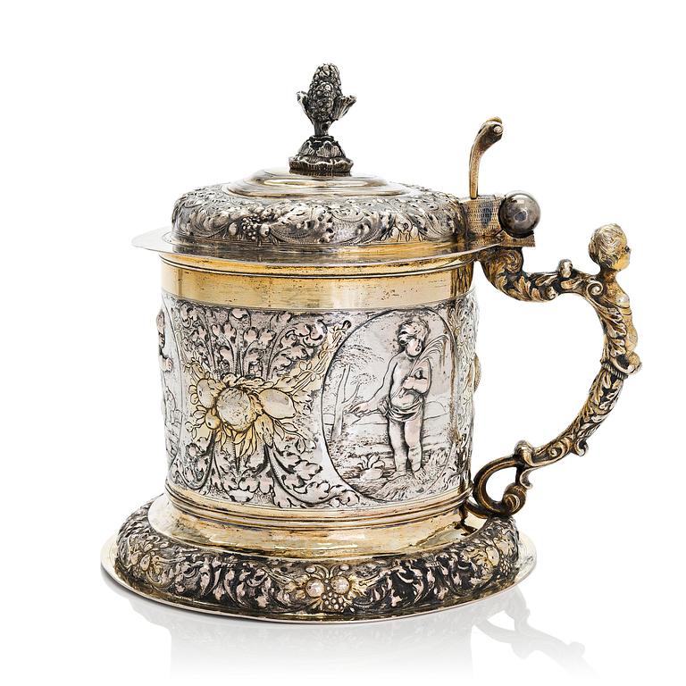 Juomakannu, hopea ja kullattu hopea, epäselvät leimat, todenn. Saksa, vuosisadan vaihde 1600/1700. Barokki.