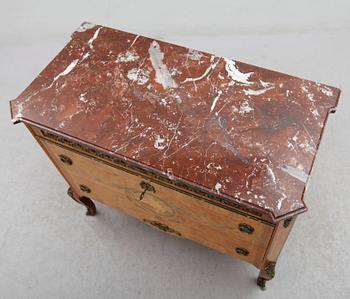 BYRÅ, gustaviansk stil, 1900-talets andra hälft.