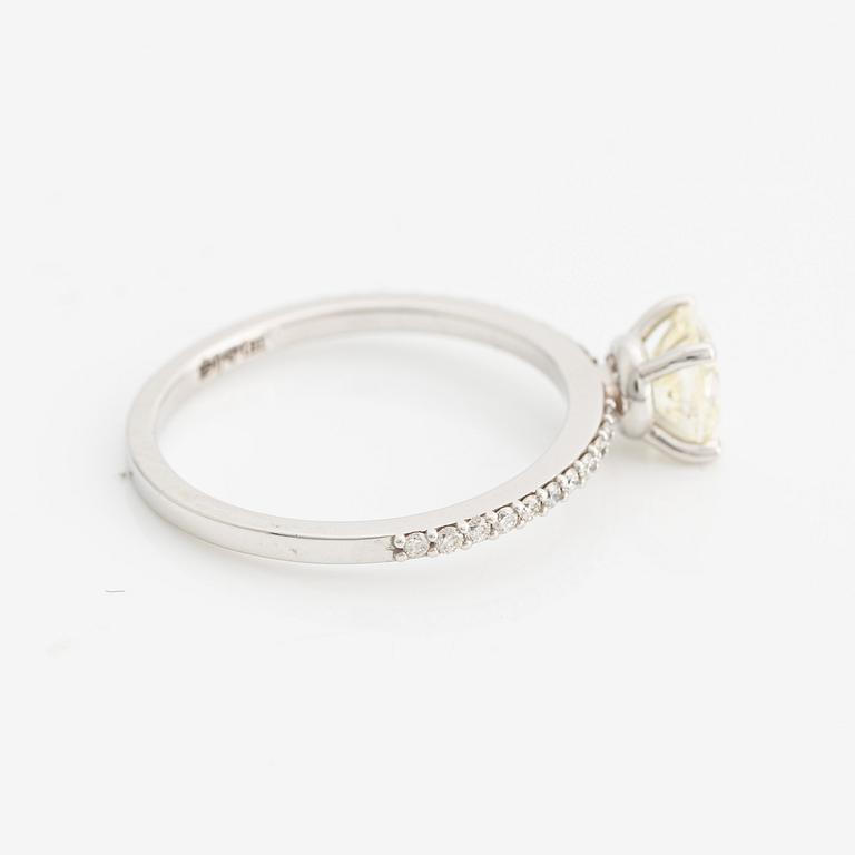 Ring med cushionslipad gul diamant.