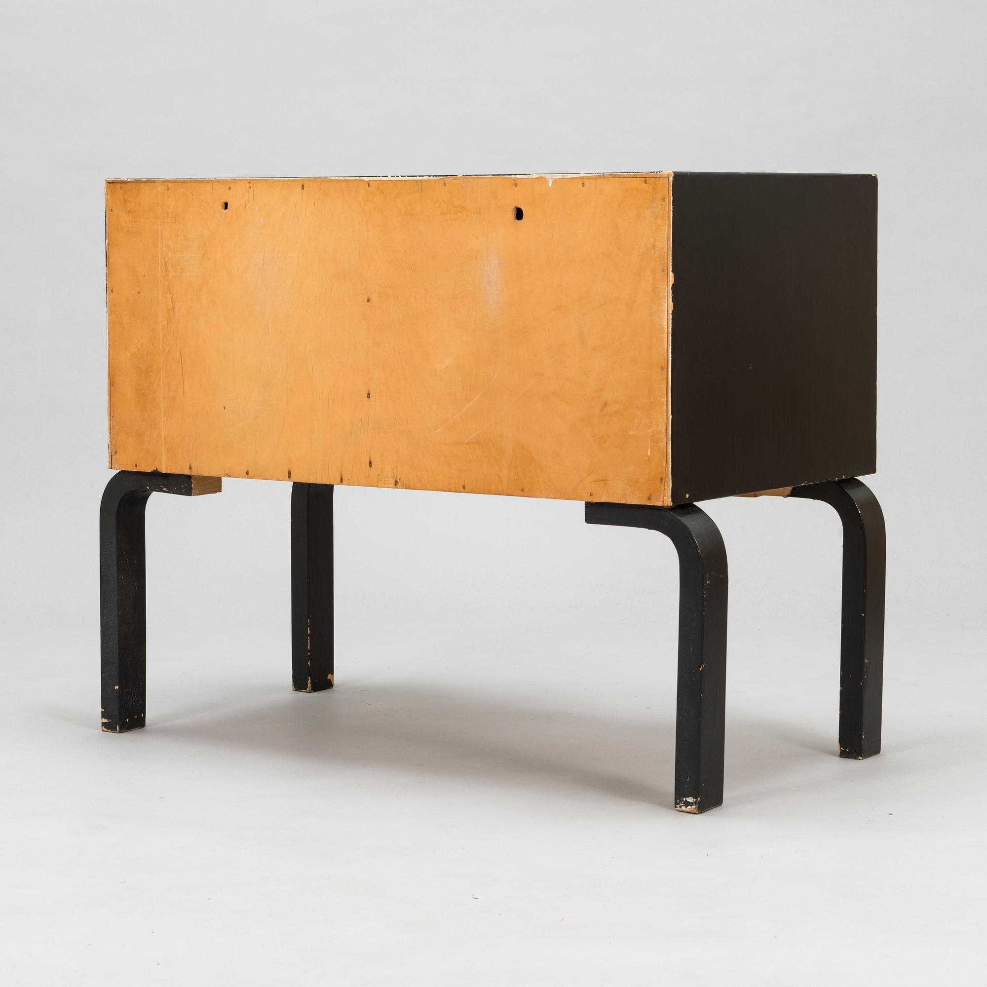 Alvar Aalto, A mid-20th century chest of drawers for O.Y. Huonekalu- ja Rakennustyötehdas AB.