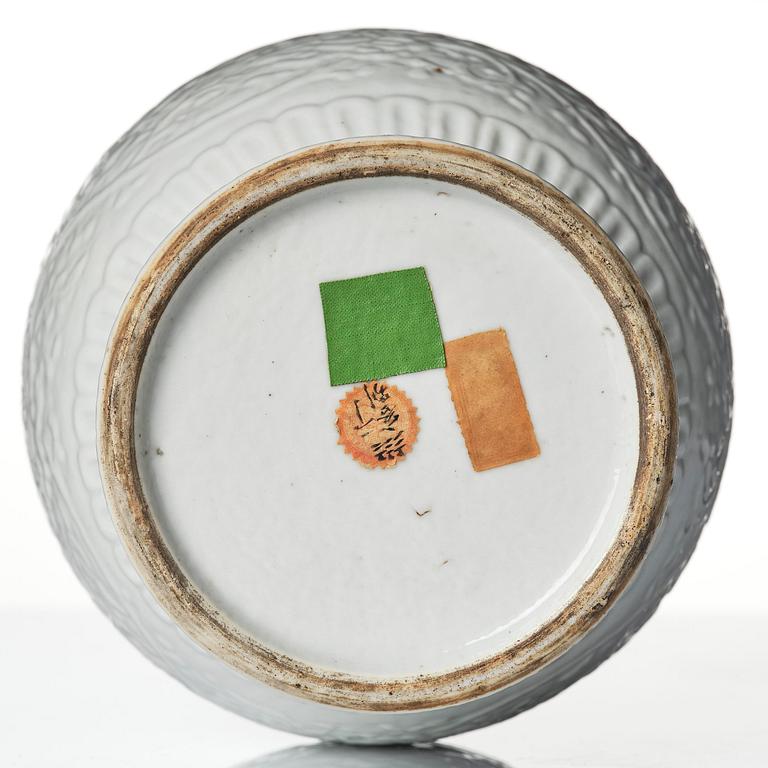 Vas, blanc de chine. Qingdynastin, 1700-/1800-tal.