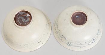 Two Vietnamese bowls, 16th / 17th Century.