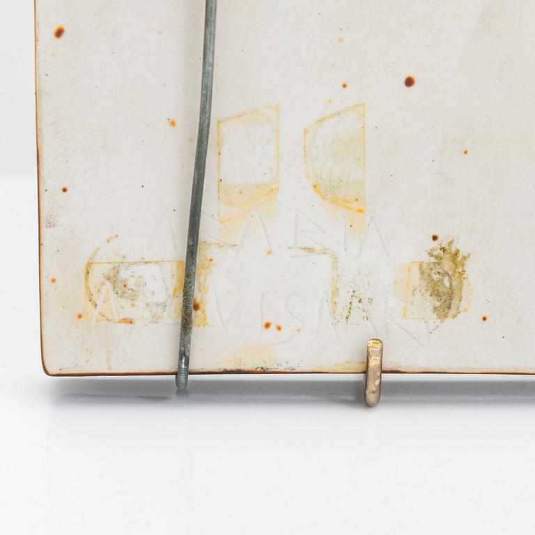 Annikki Hovisaari, relief, stengods, signerad A. Hovisaari Arabia.