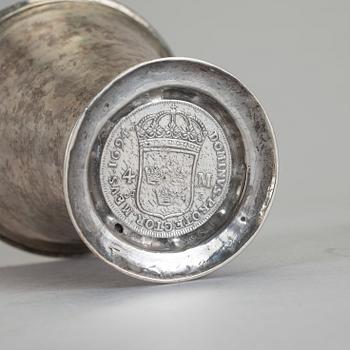 BÄGARE, silver, Nils Dahl, Linköping, 1755. Vikt 146 g.