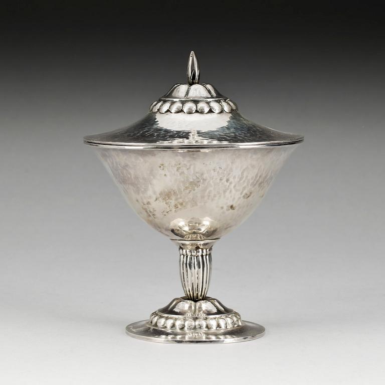 LOCKPOKAL, silver, CF Carlman, Stockholm 1919. Vikt 200 gram.