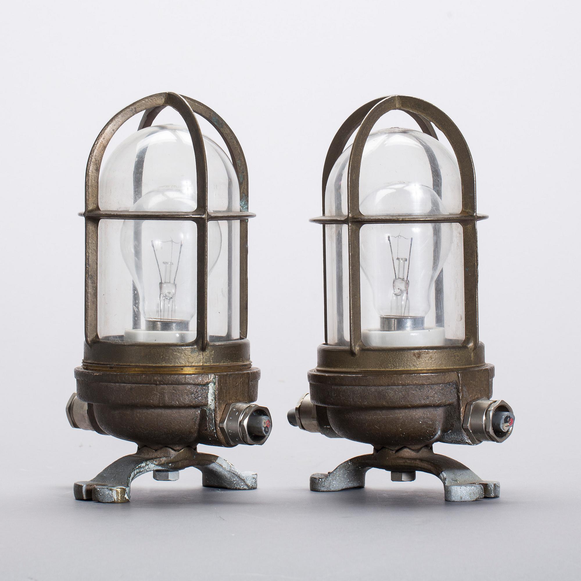 FARTYGSARMATURER/MÄSSBELYSNING, 2 st, 1900-tal.