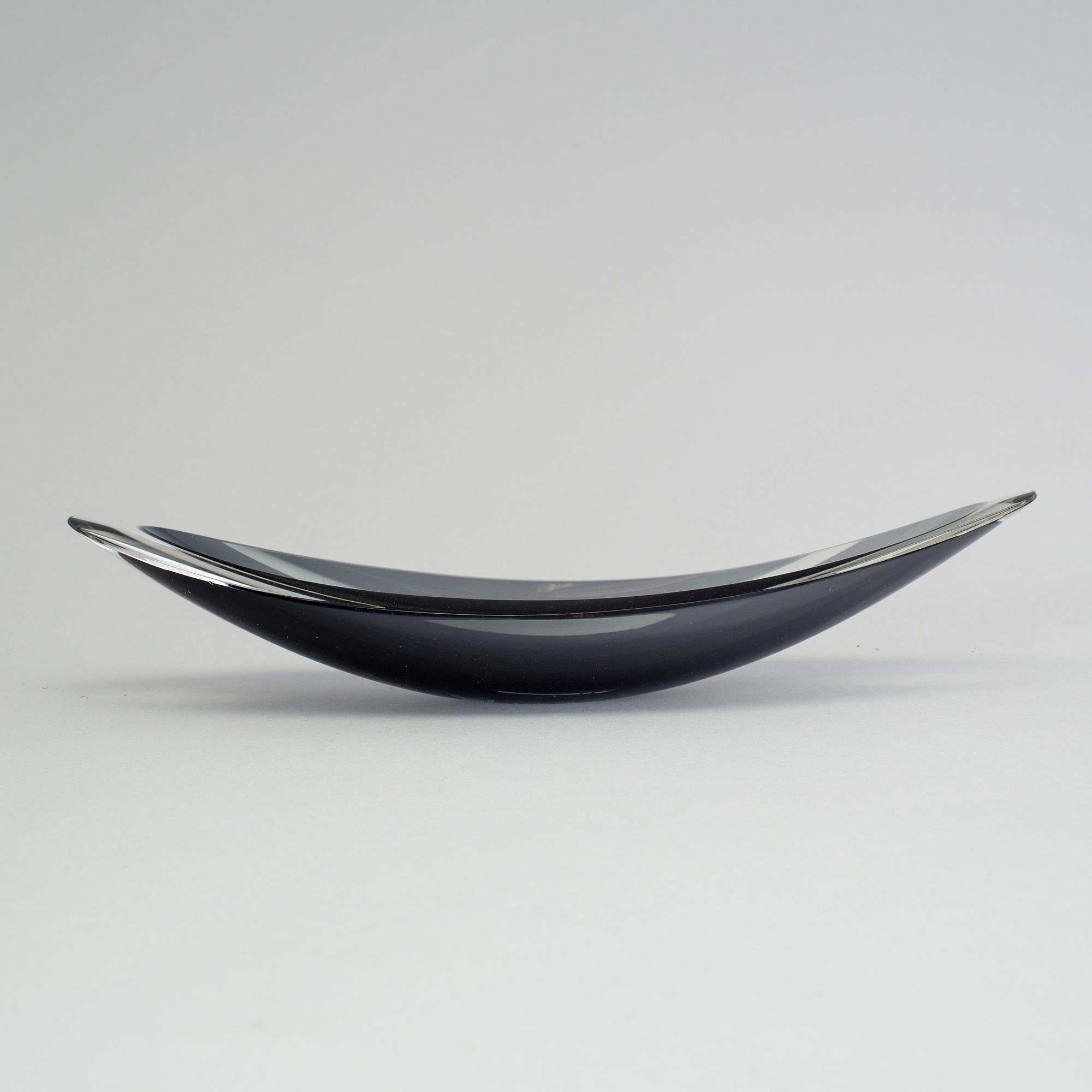 A "Lansetti" glass bowl by Kaj Franck, signed Nuutajärvi -57.
