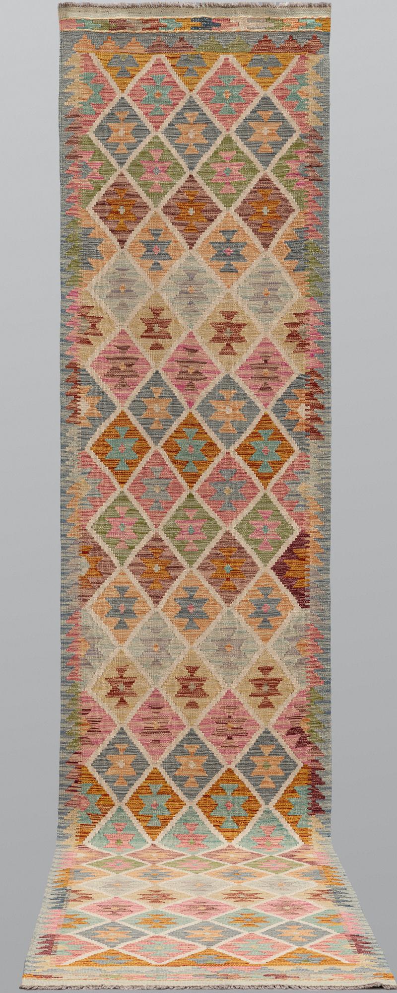 A Kilim runner, approx. 389 x 81 cm.