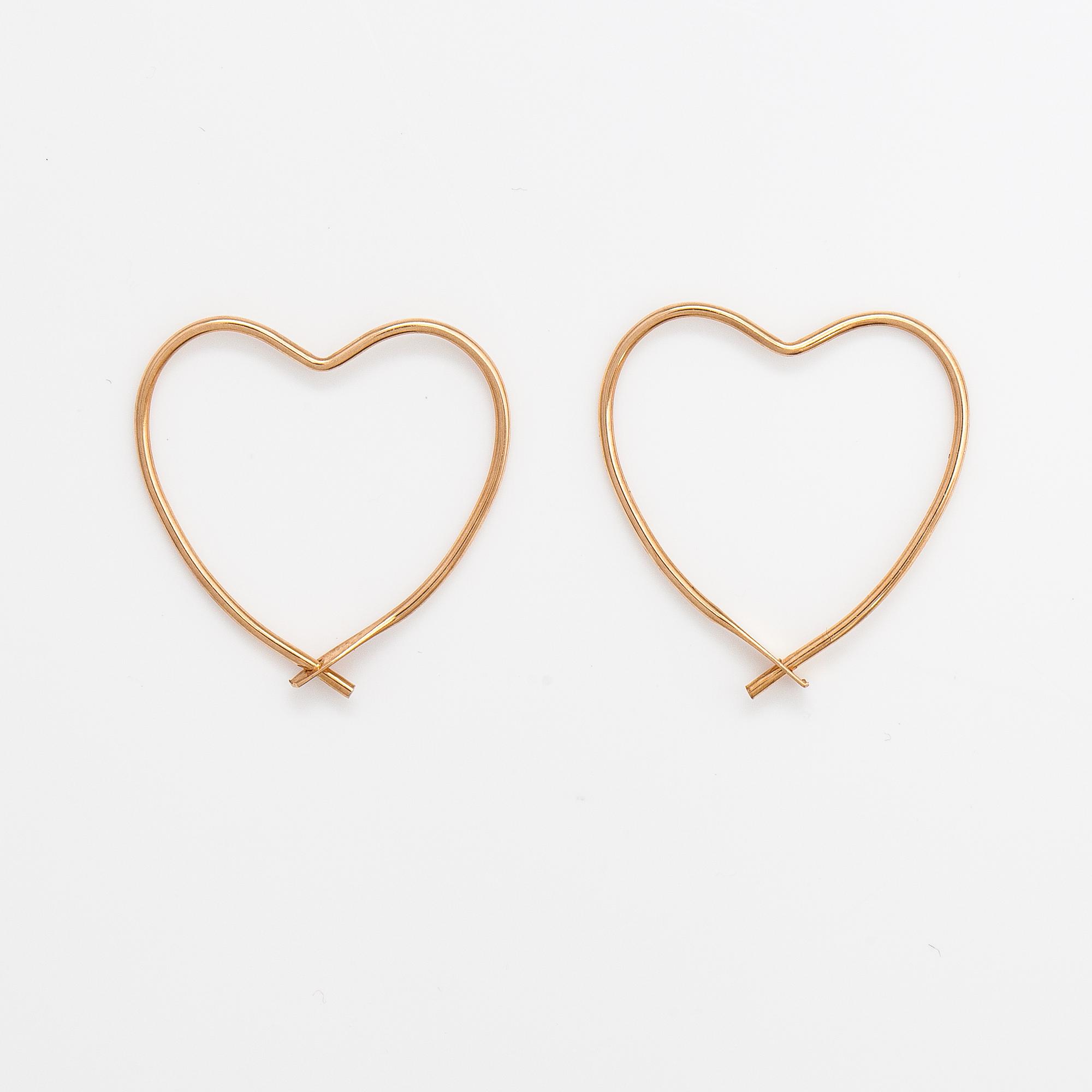 Pekka Piekäinen, A pair of 14K gold earrings. PLatinoro, Turku.